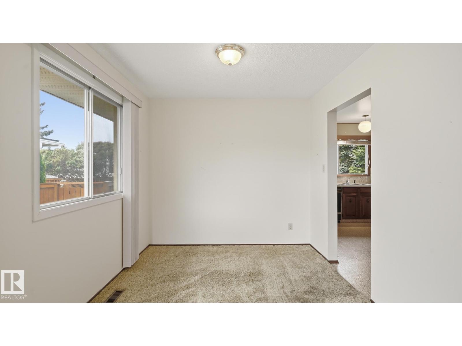 7408 40 AV NW - 8