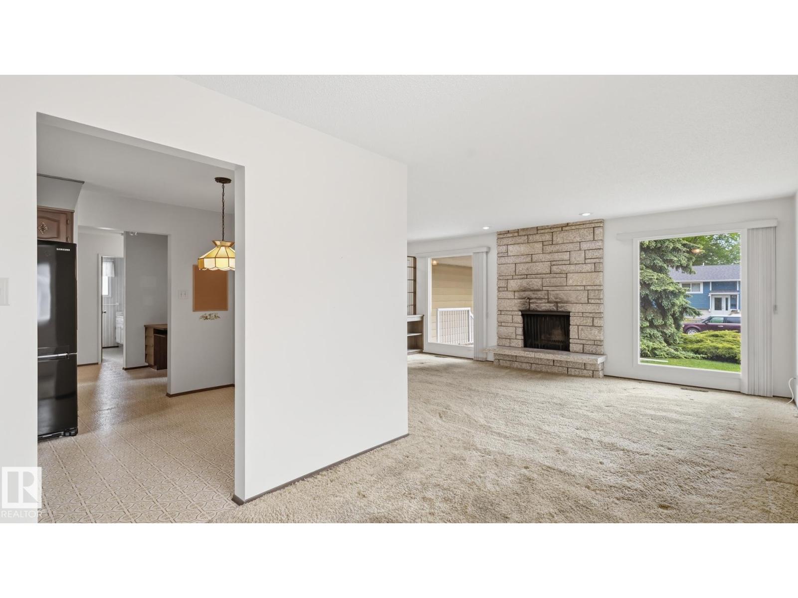 7408 40 AV NW - 9