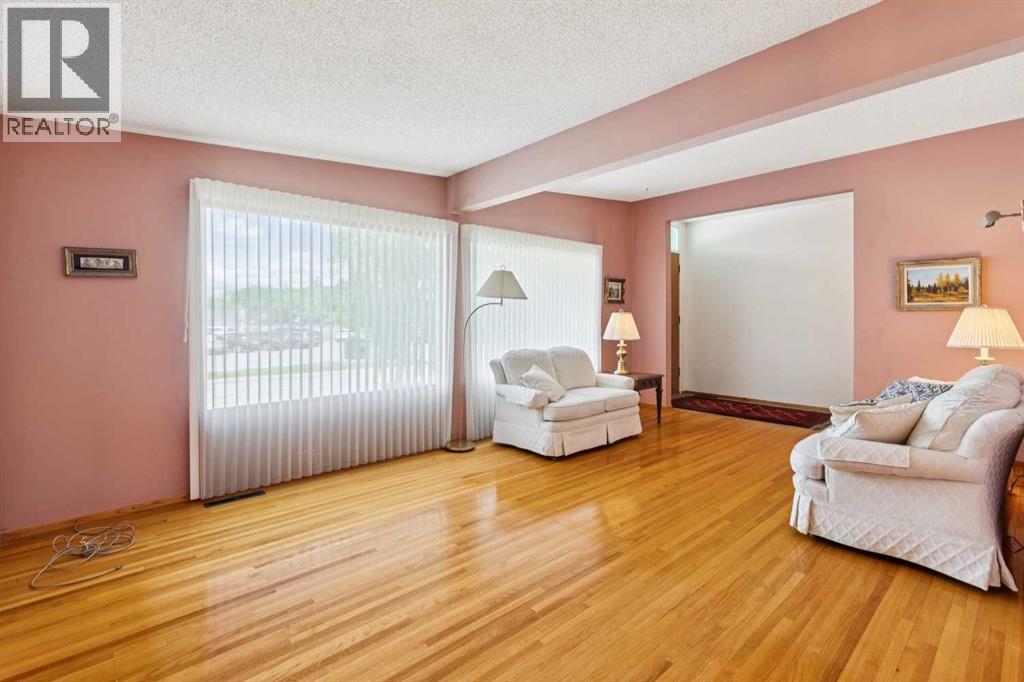 4312 40 Street NW - photo 5