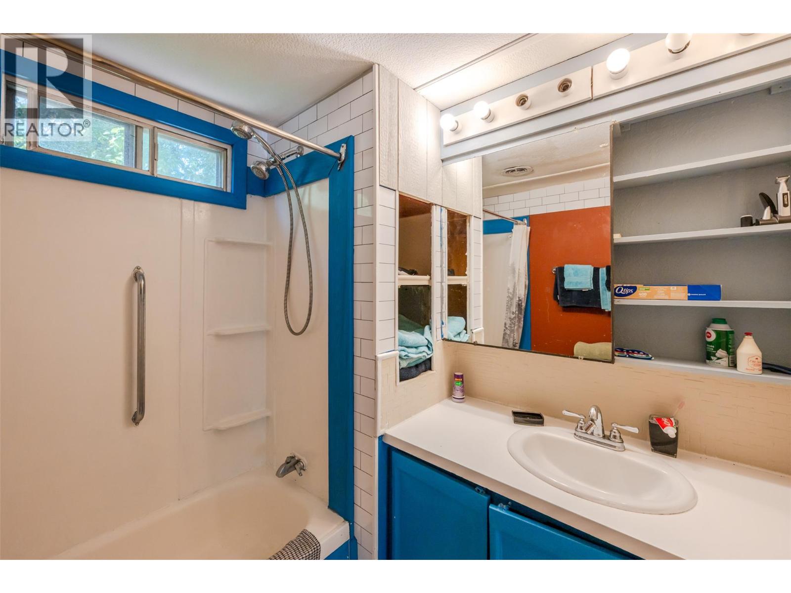 #21 3999 Skaha Lake Road - 27