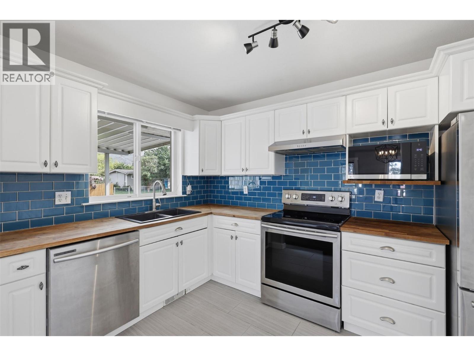 1897 Fleetwood Avenue - 13