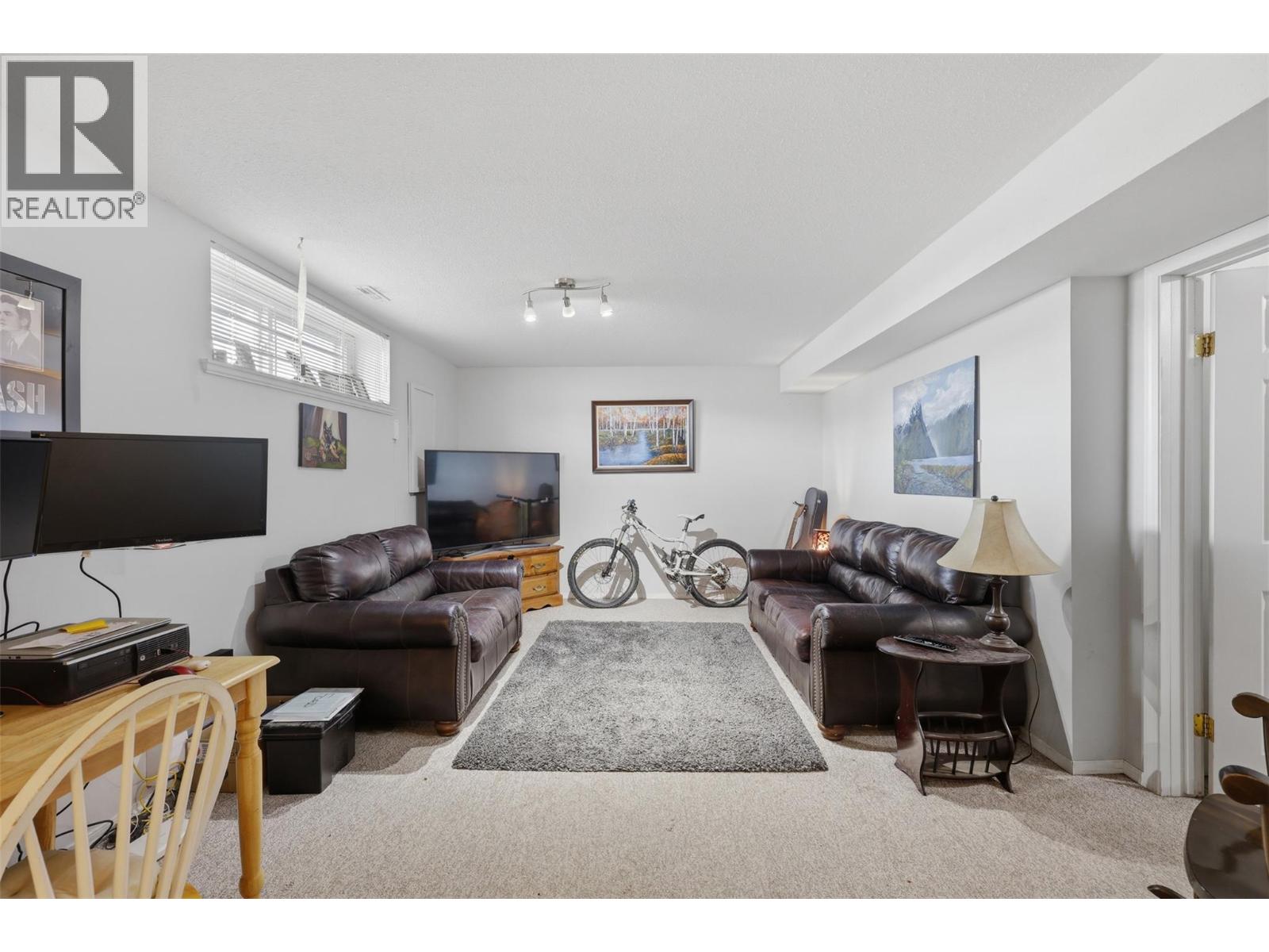 1897 Fleetwood Avenue - 38