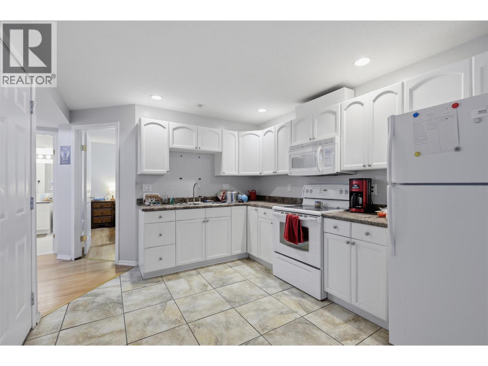 1897 Fleetwood Avenue - 36