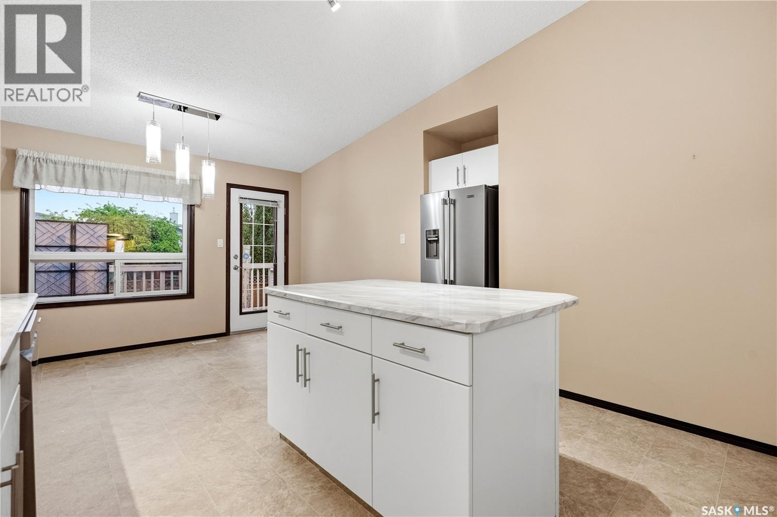 3676 Bishop CRESCENT E — photo 17
