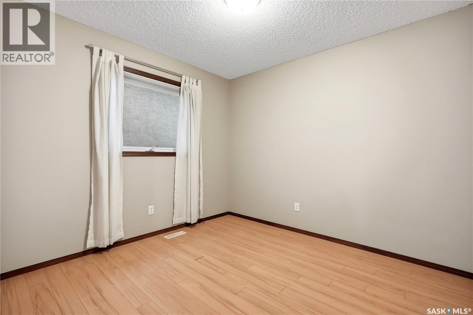 3676 Bishop CRESCENT E — photo 24