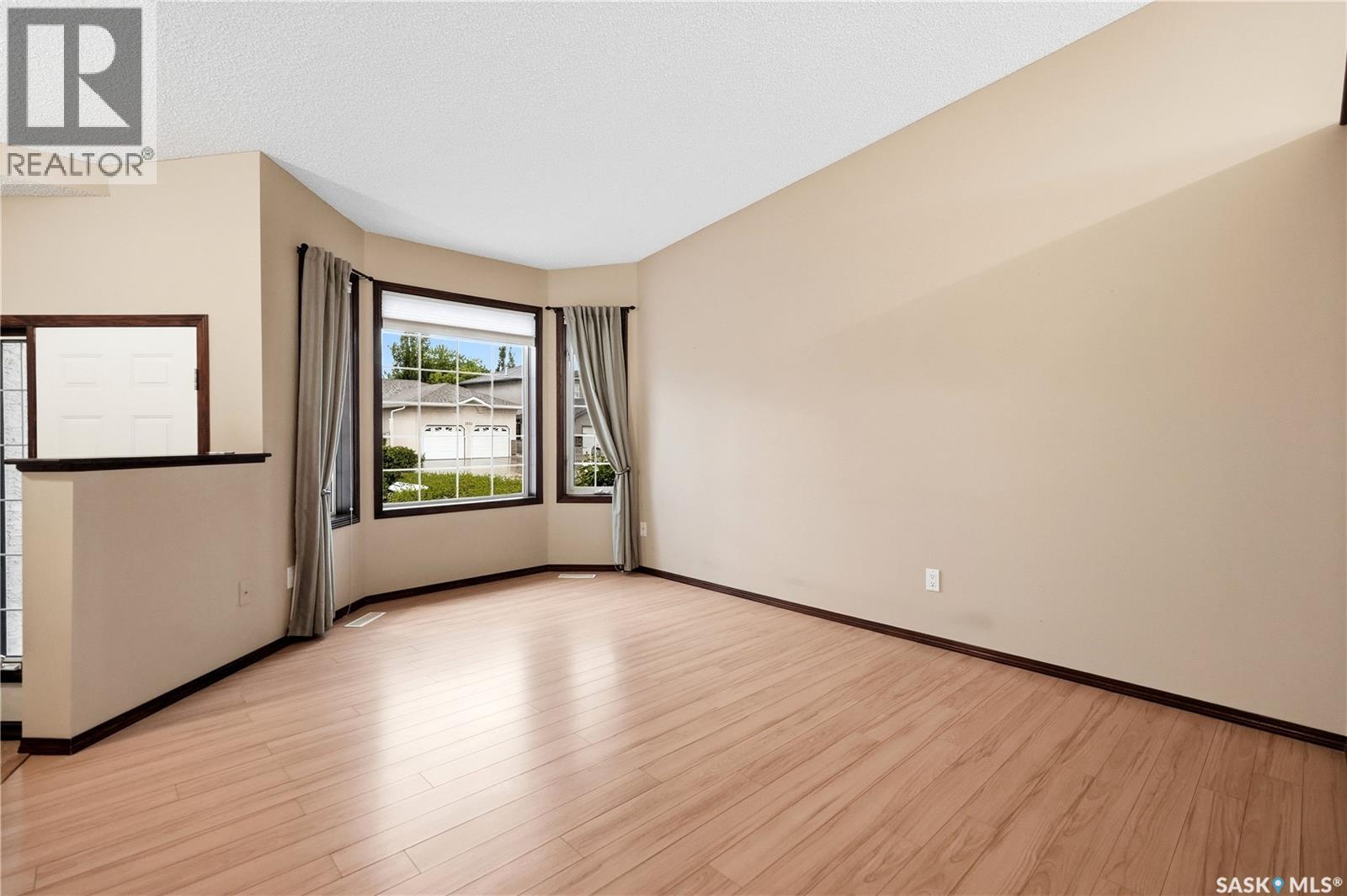 3676 Bishop CRESCENT E - photo 5