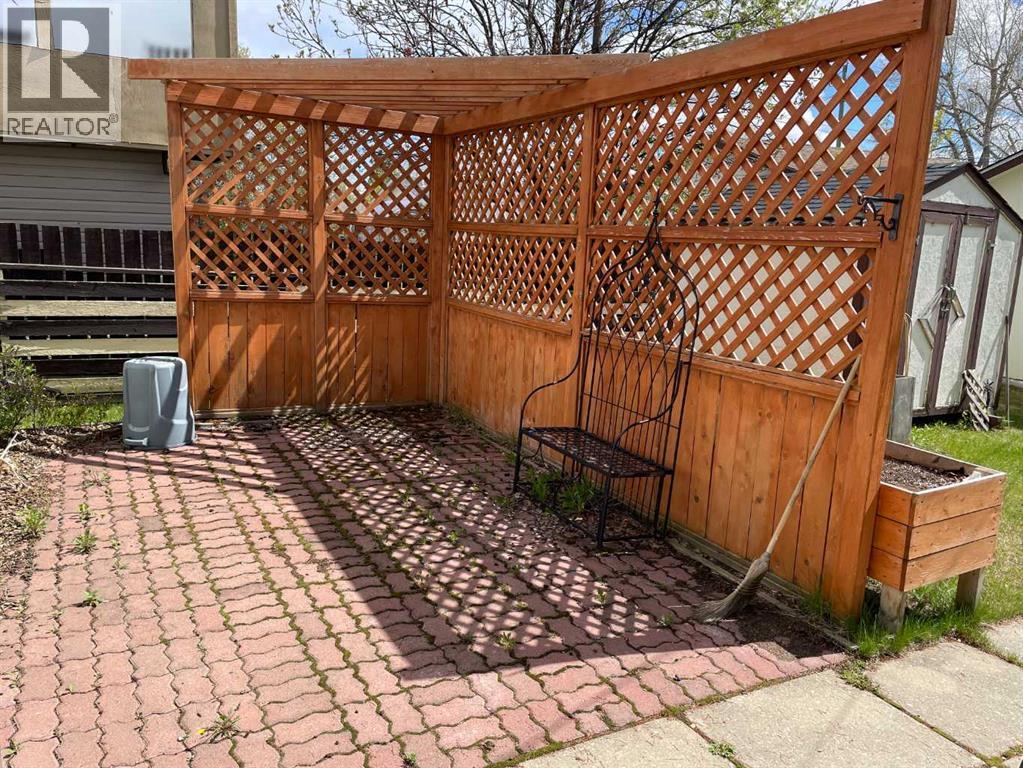 11125 107 Avenue — photo 15