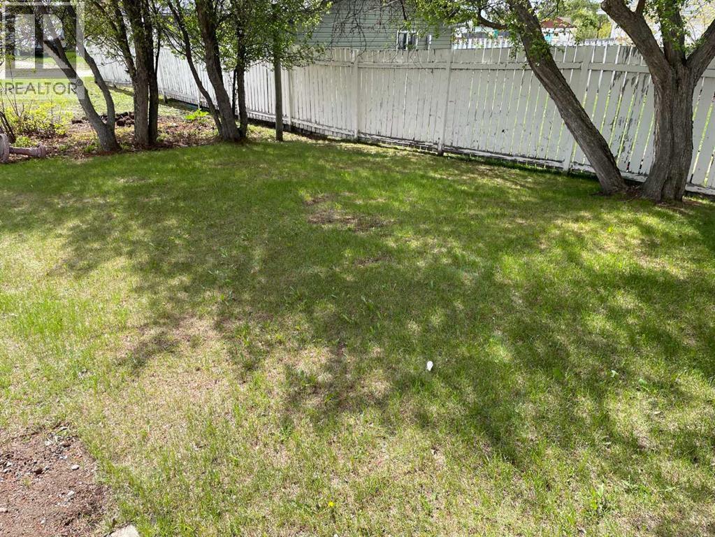 11125 107 Avenue — photo 18