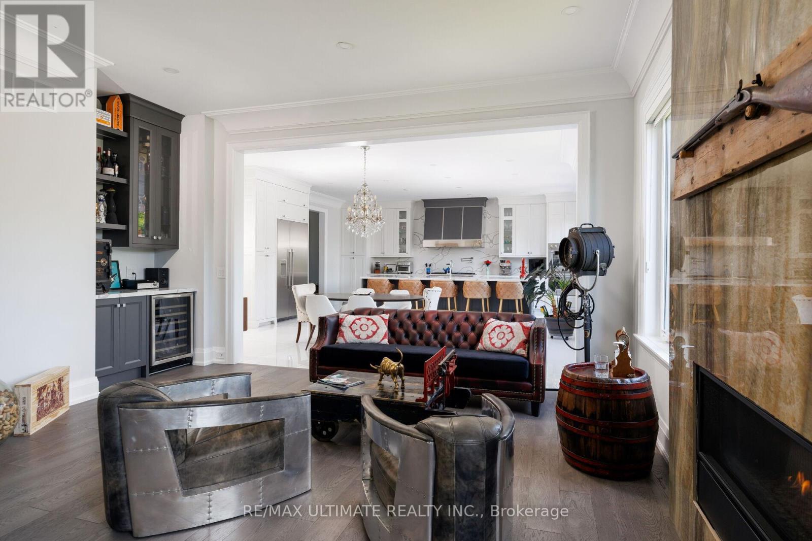 33 DORSEY DRIVE - 23