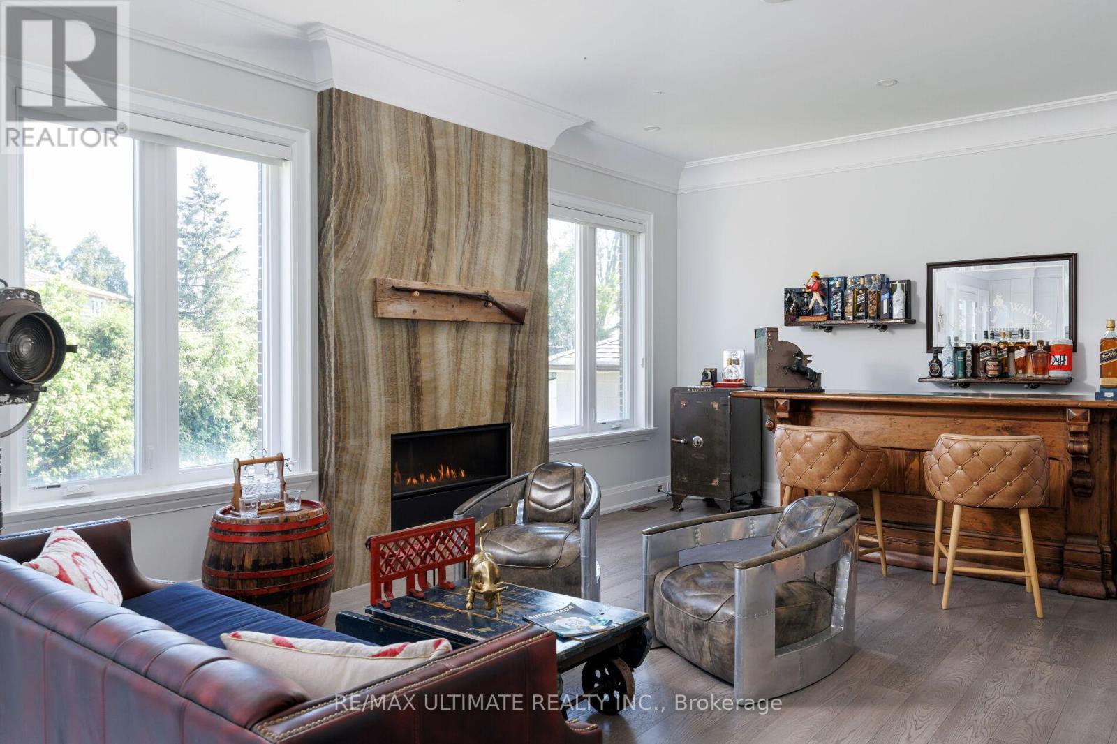 33 DORSEY DRIVE - 24