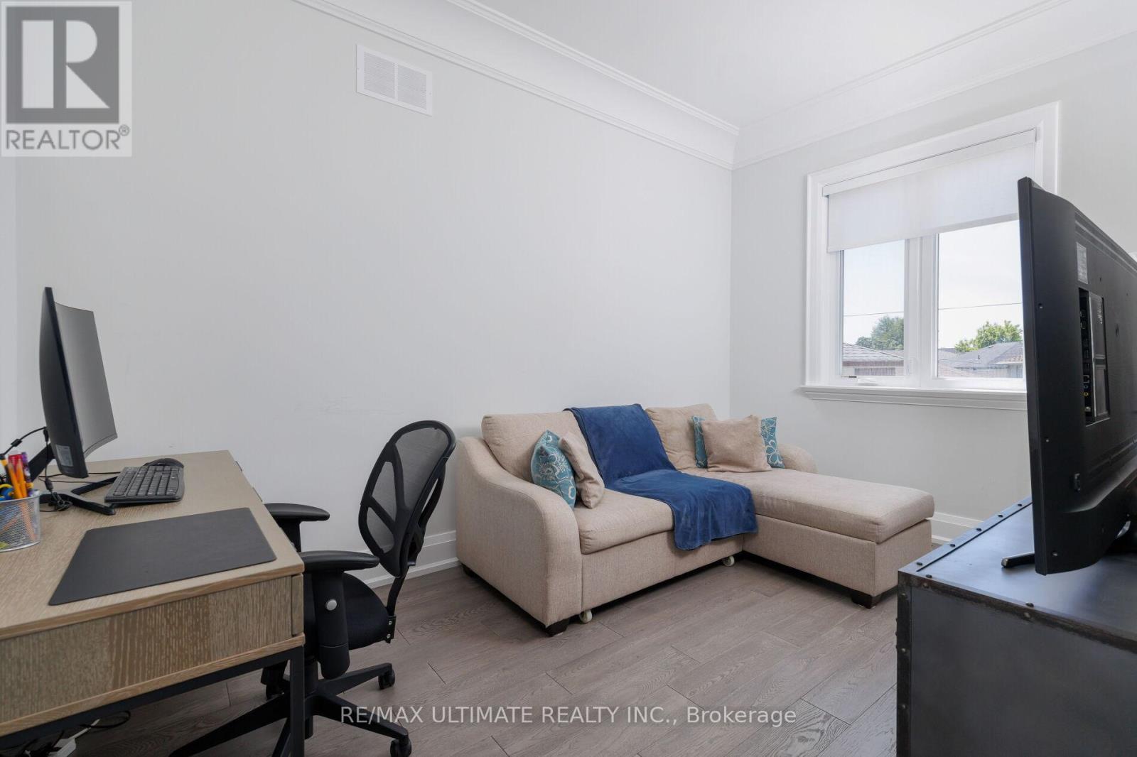 33 DORSEY DRIVE - 28