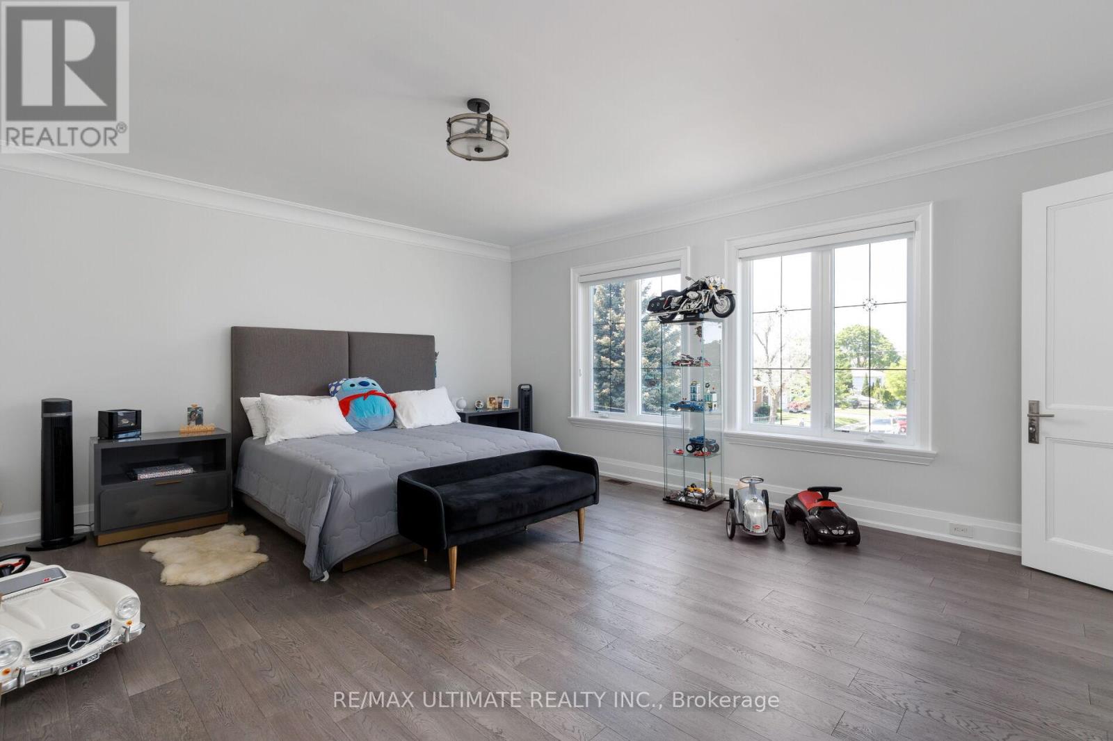 33 DORSEY DRIVE - 40