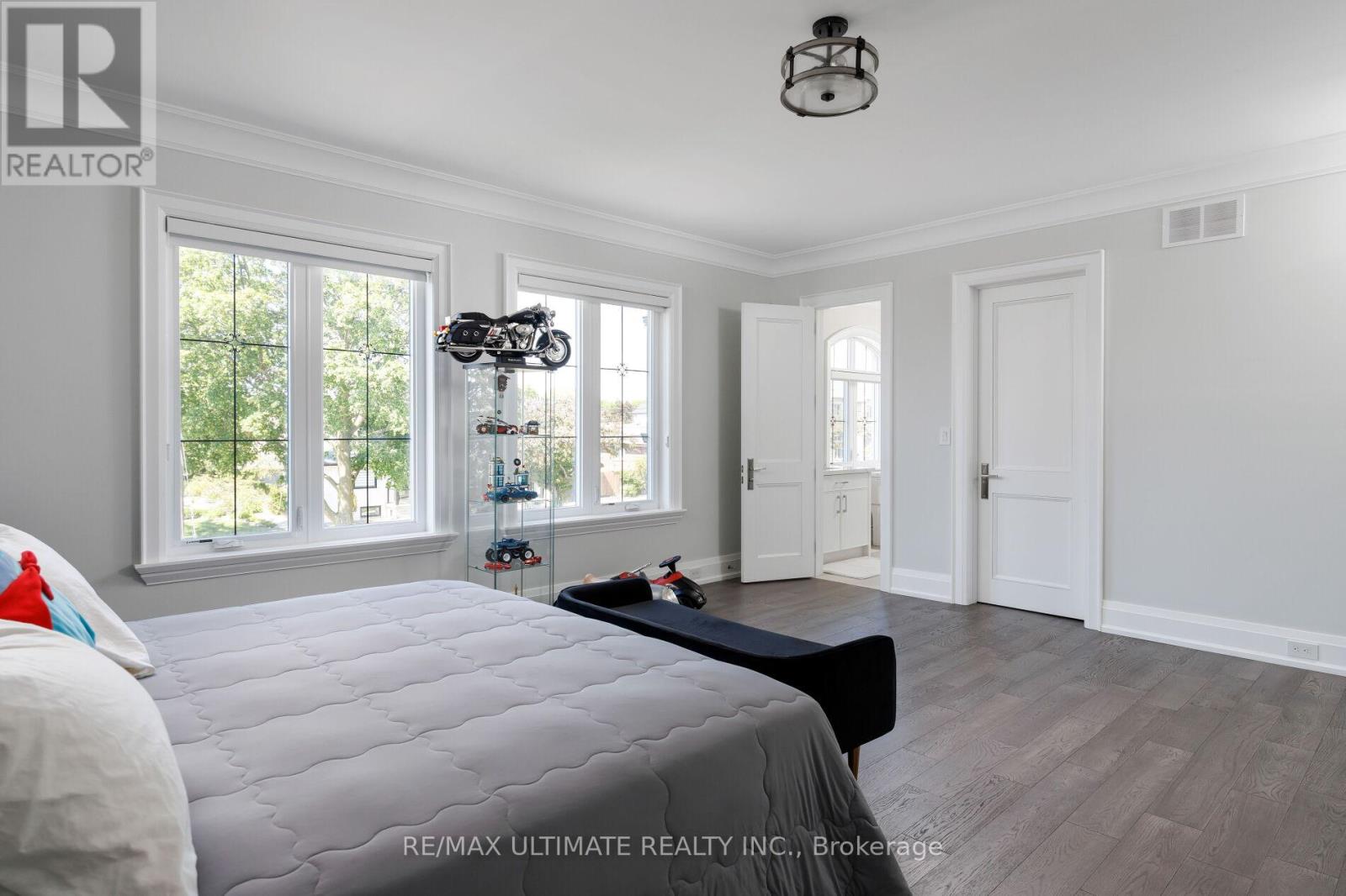 33 DORSEY DRIVE - 41