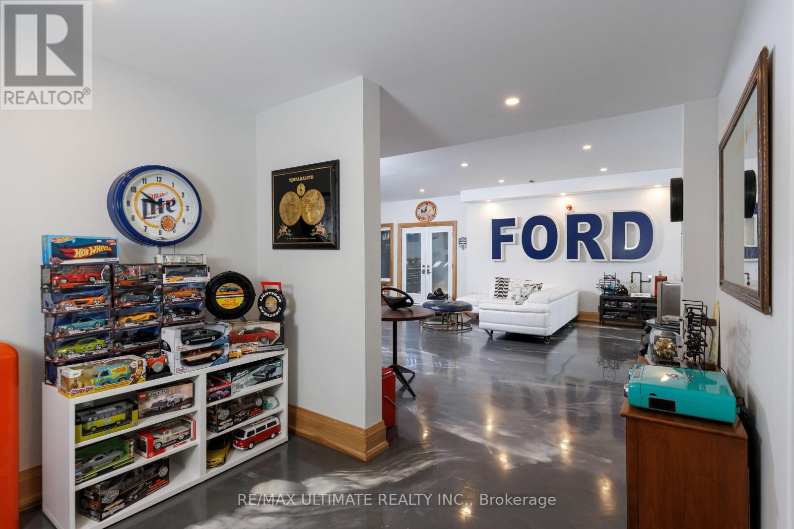33 DORSEY DRIVE - 47