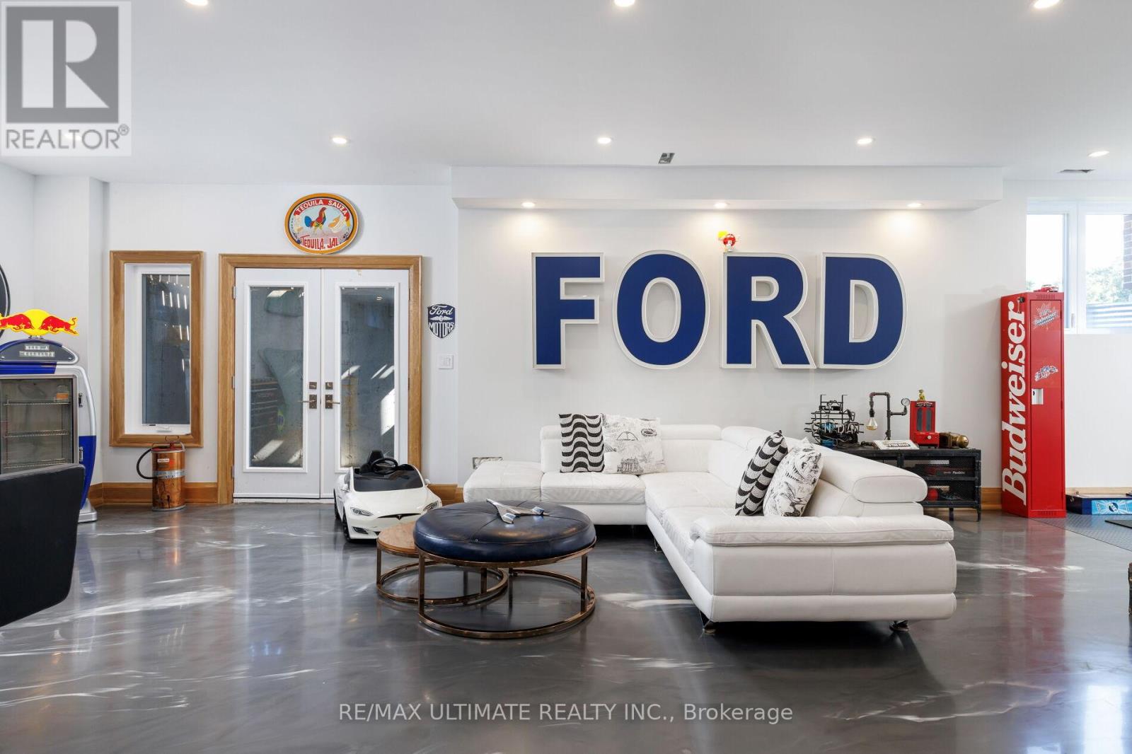 33 DORSEY DRIVE - 48