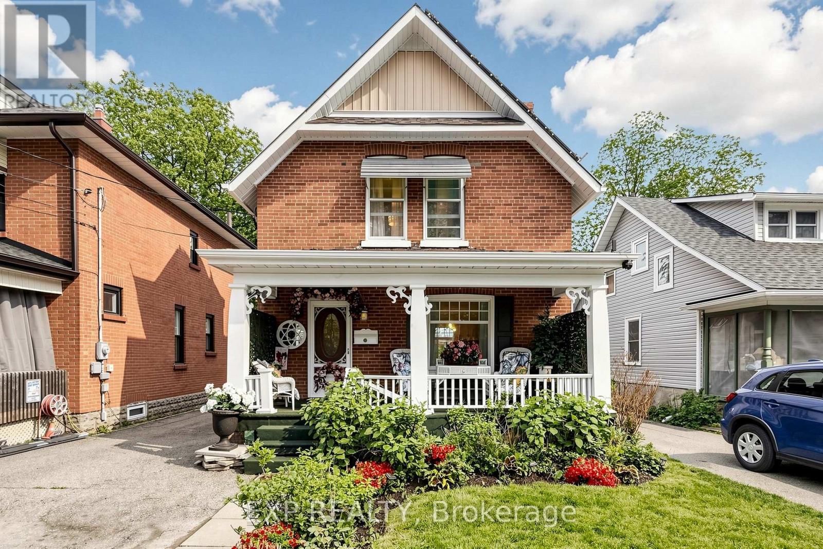 28 SIMCOE STREET - 1