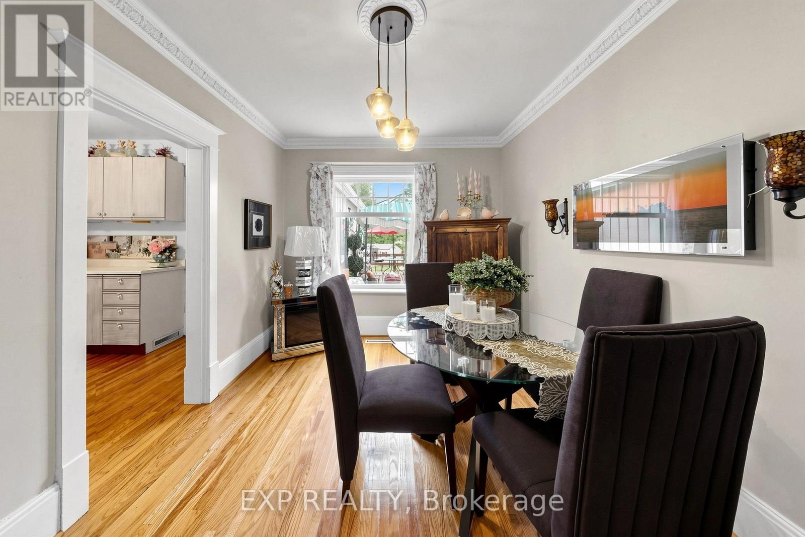 28 SIMCOE STREET - 11