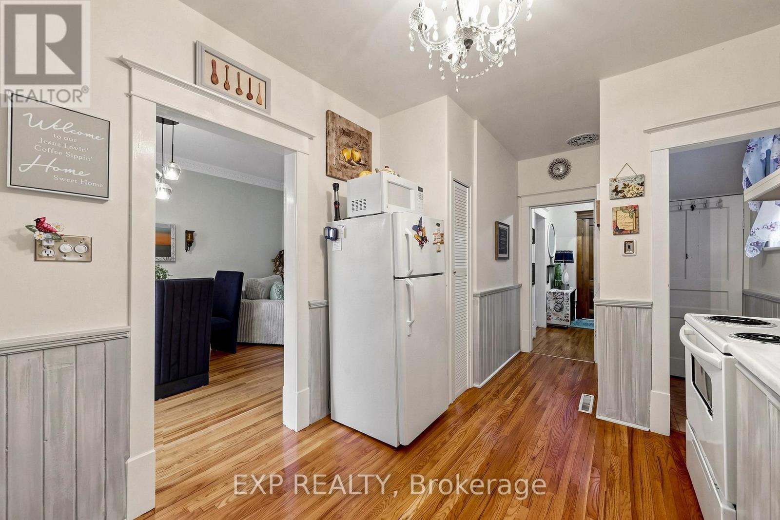 28 SIMCOE STREET - 13