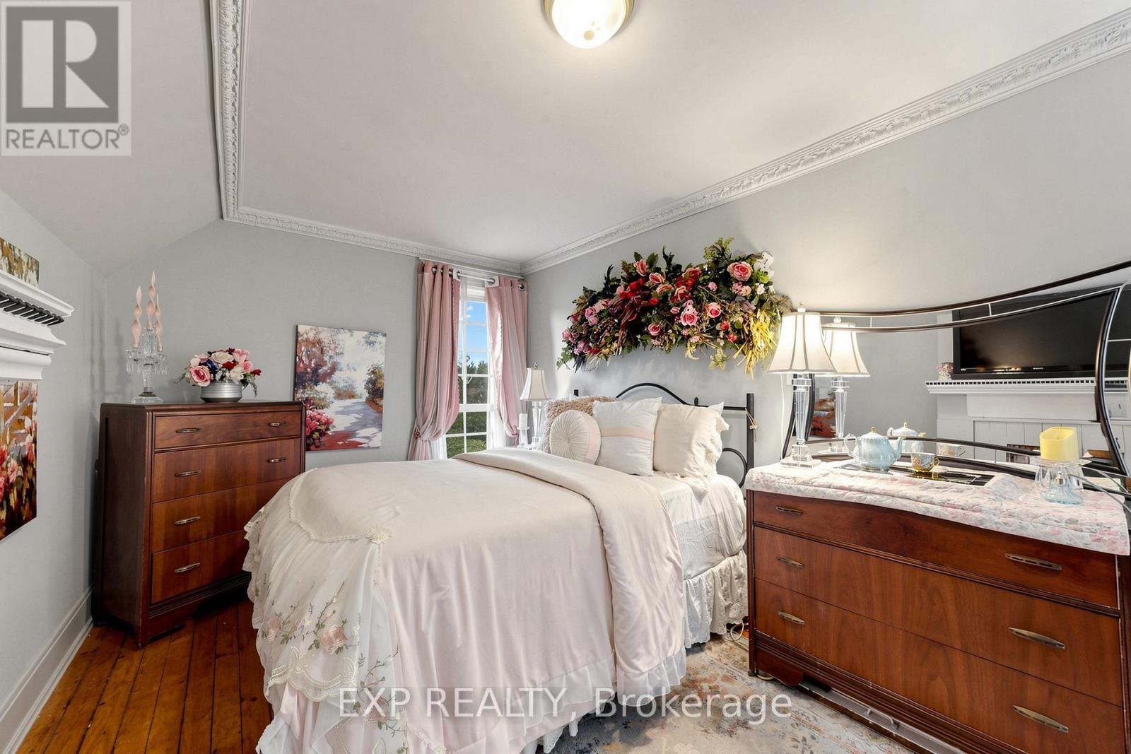28 SIMCOE STREET - 19