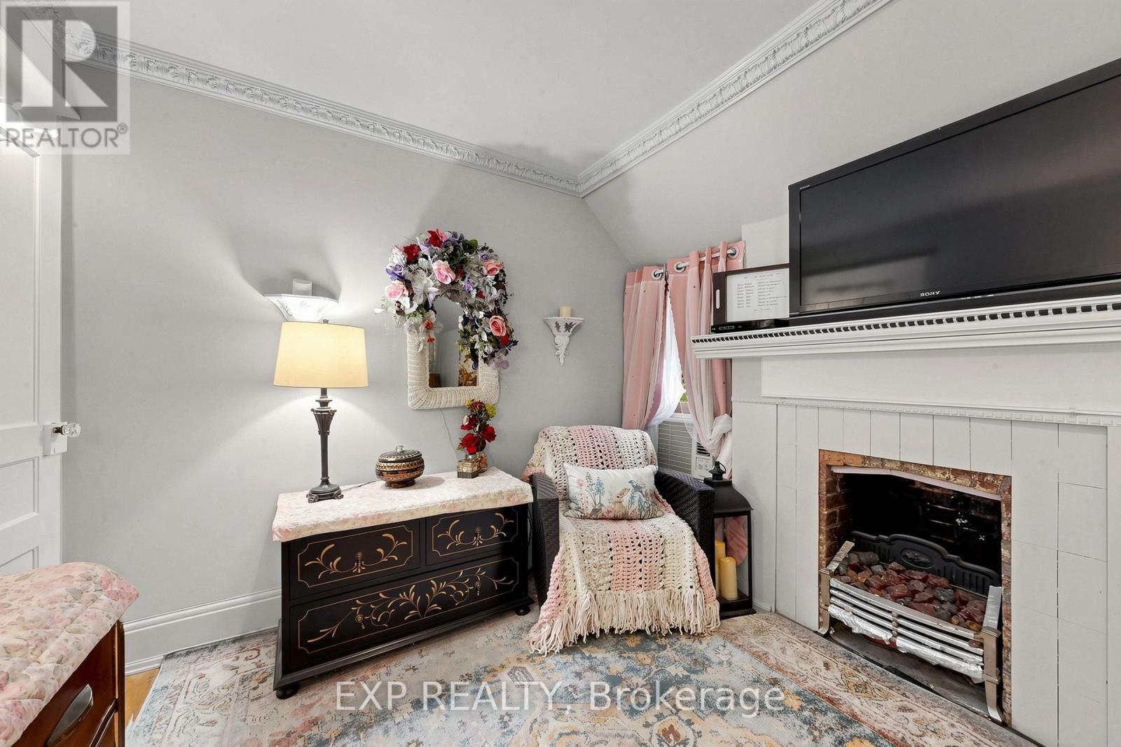 28 SIMCOE STREET - 22