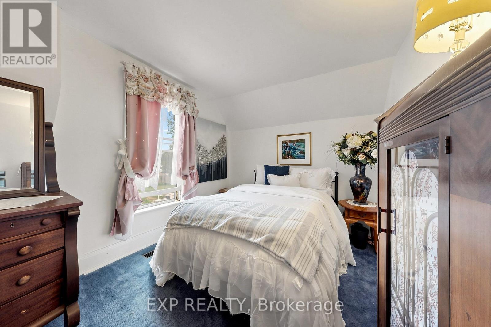 28 SIMCOE STREET - 23