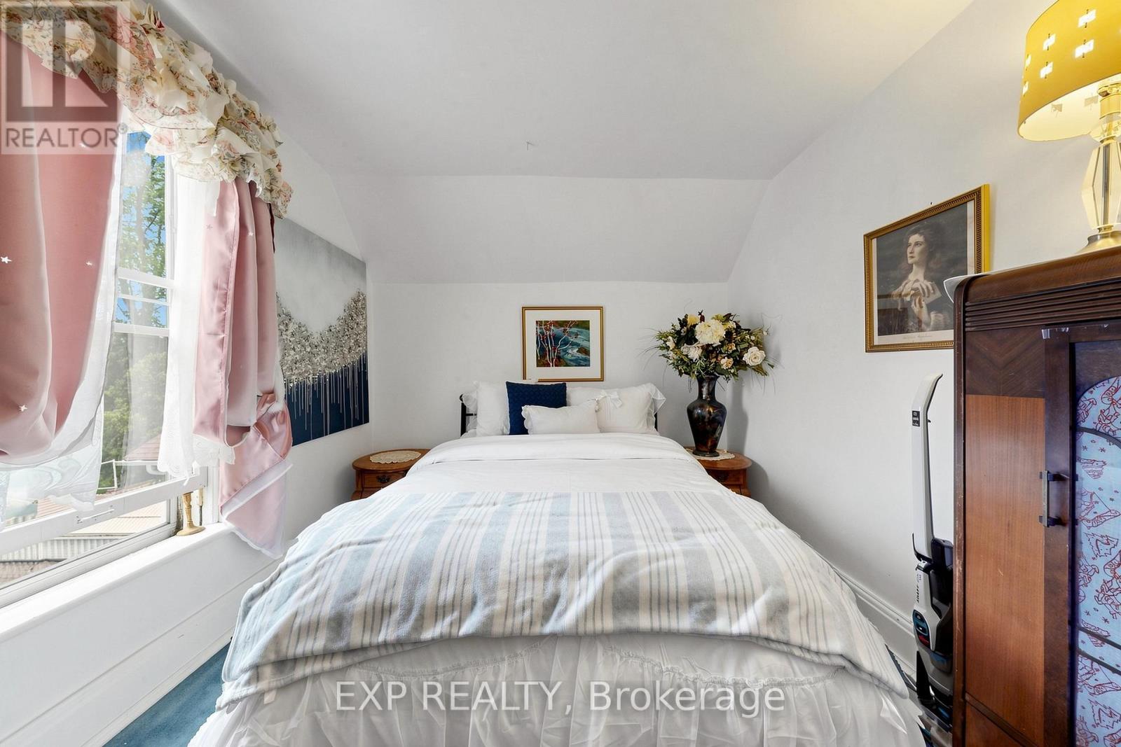 28 SIMCOE STREET - 24