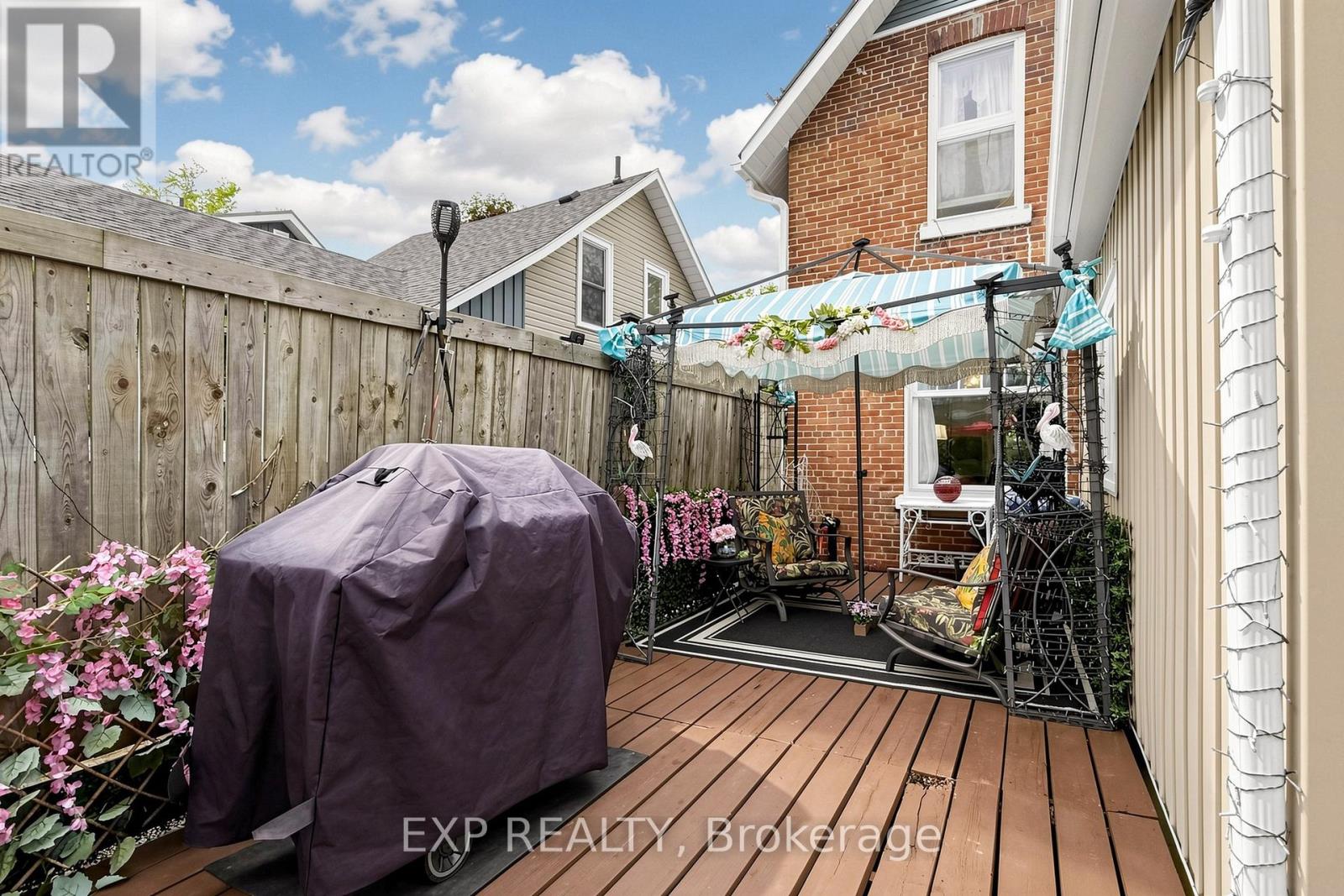 28 SIMCOE STREET - 33