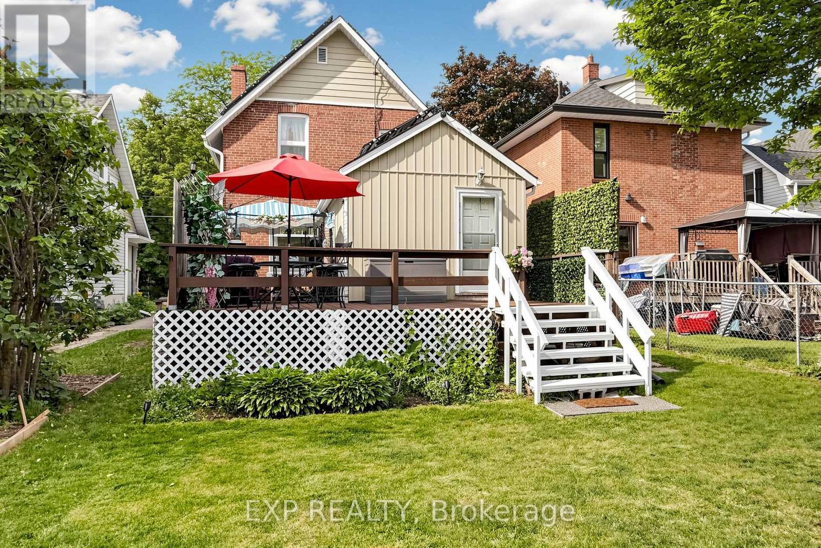 28 SIMCOE STREET - 38