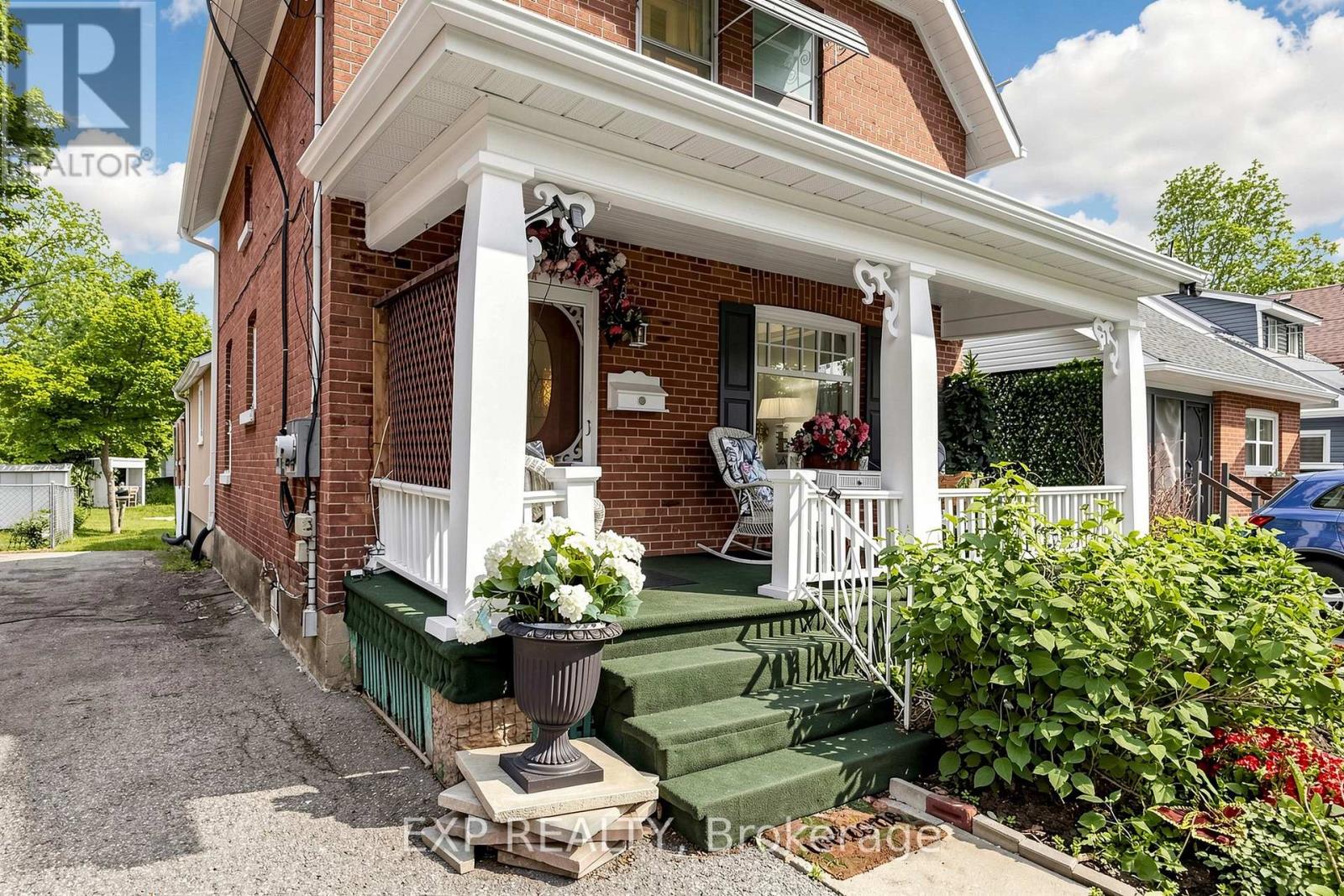 28 SIMCOE STREET - 4