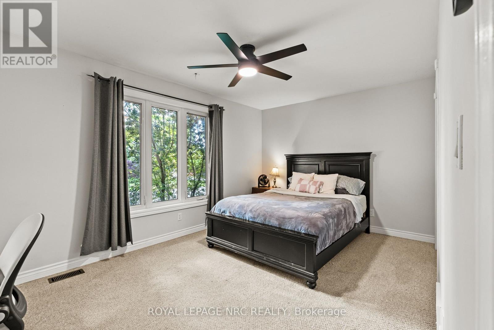 15 PARK ROAD S - 15