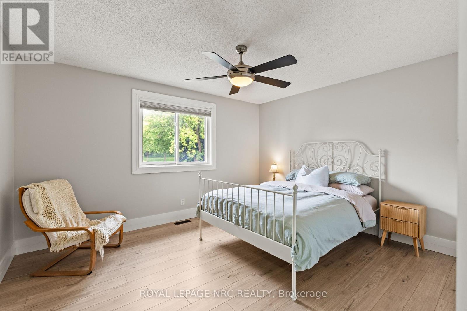 15 PARK ROAD S - 16