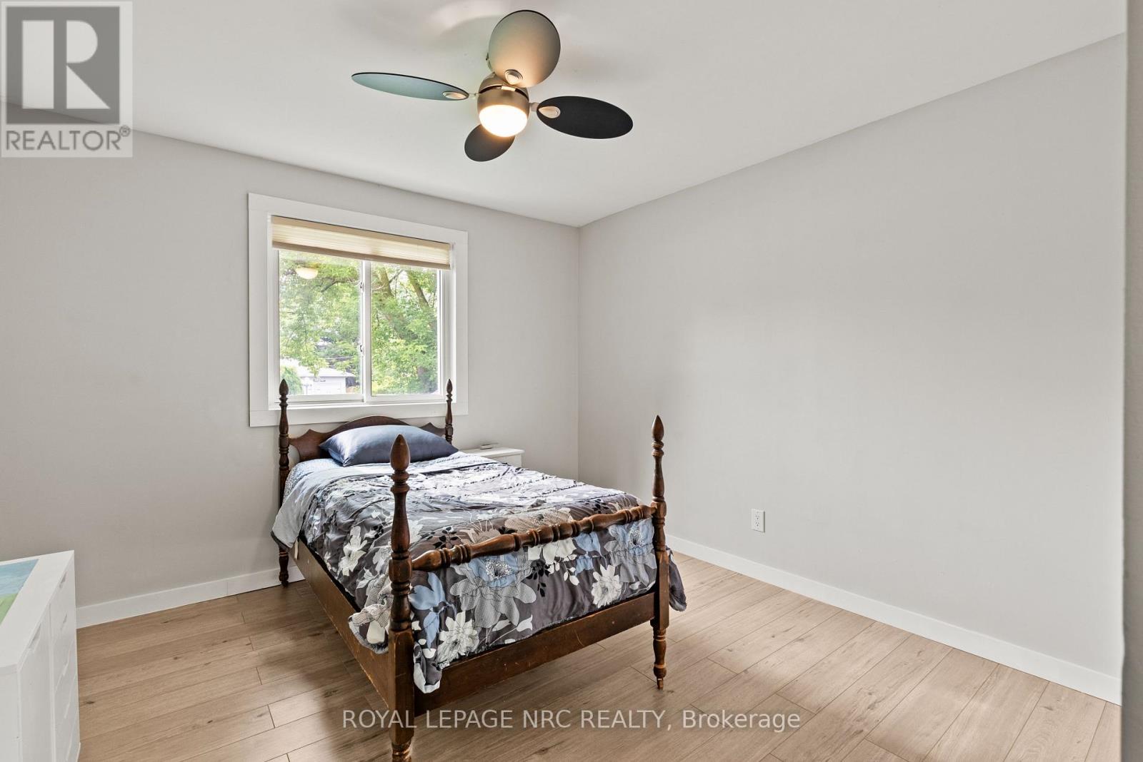 15 PARK ROAD S - 18