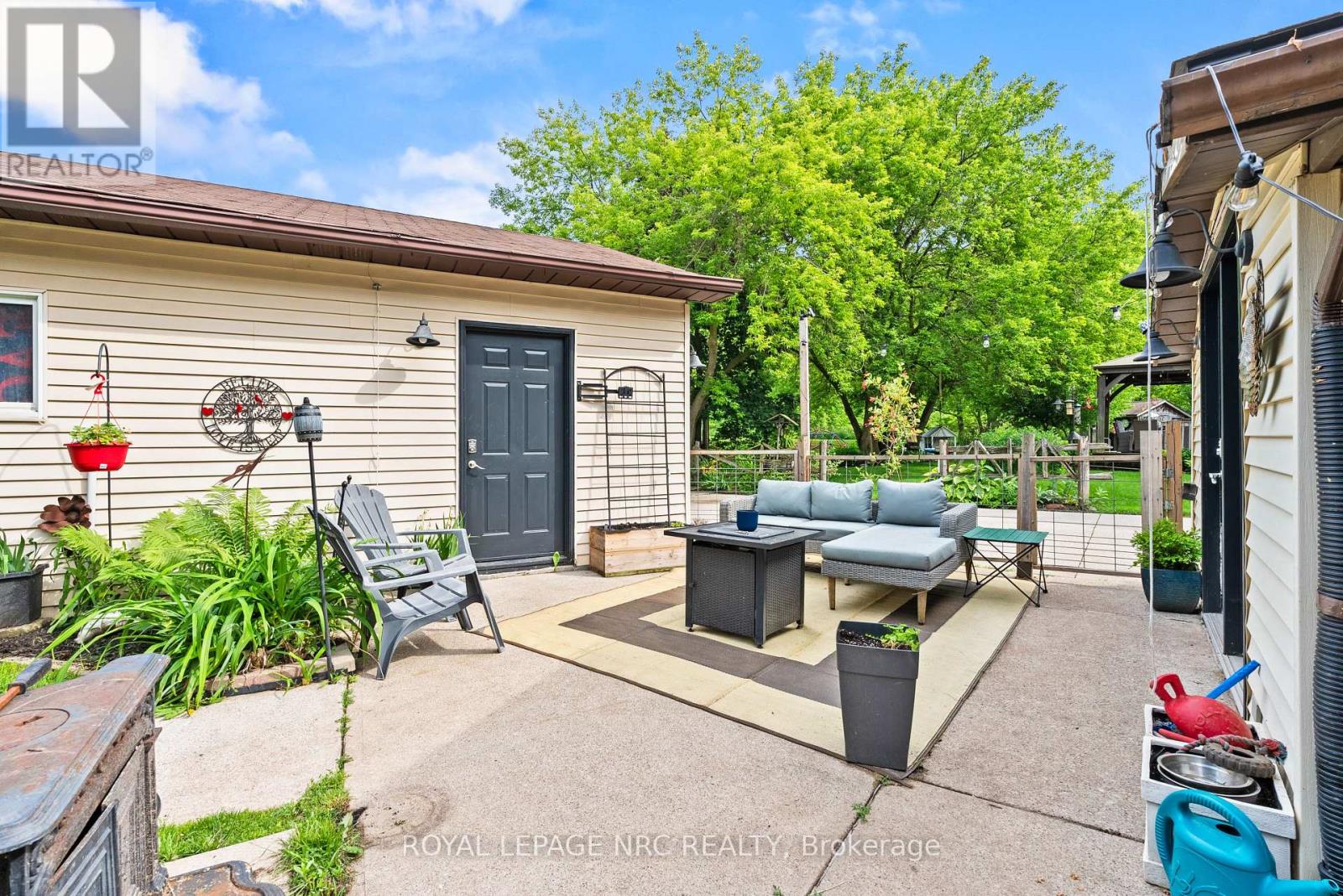 15 PARK ROAD S - 35