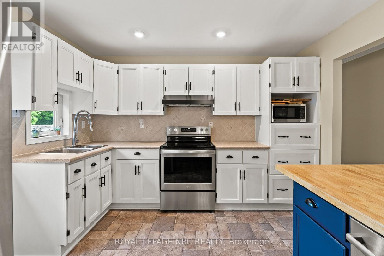 15 PARK ROAD S - 7