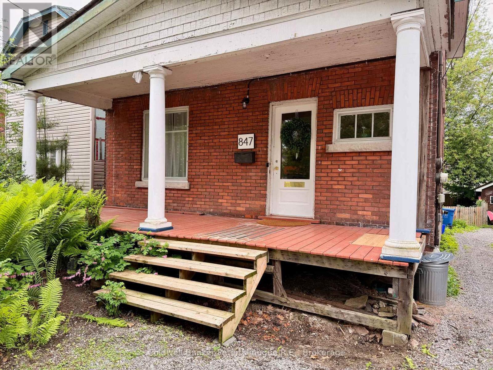 847 MCINTYRE STREET W - 4