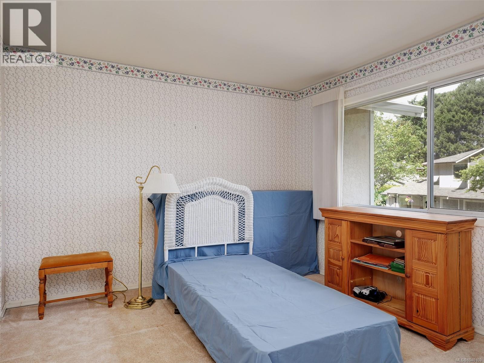3 1309 McKenzie Avenue, Saanich
