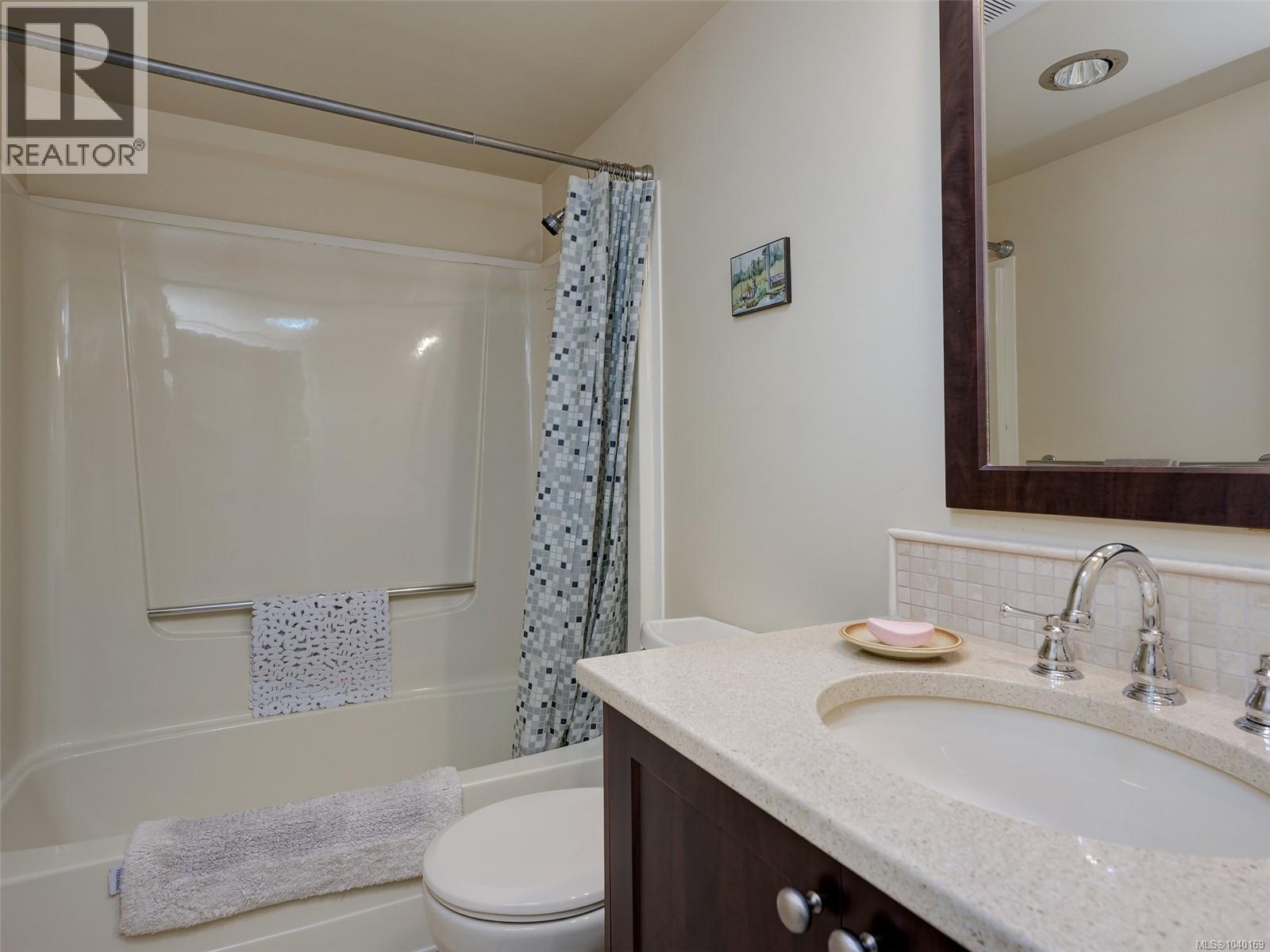 3 1309 McKenzie Avenue, Saanich