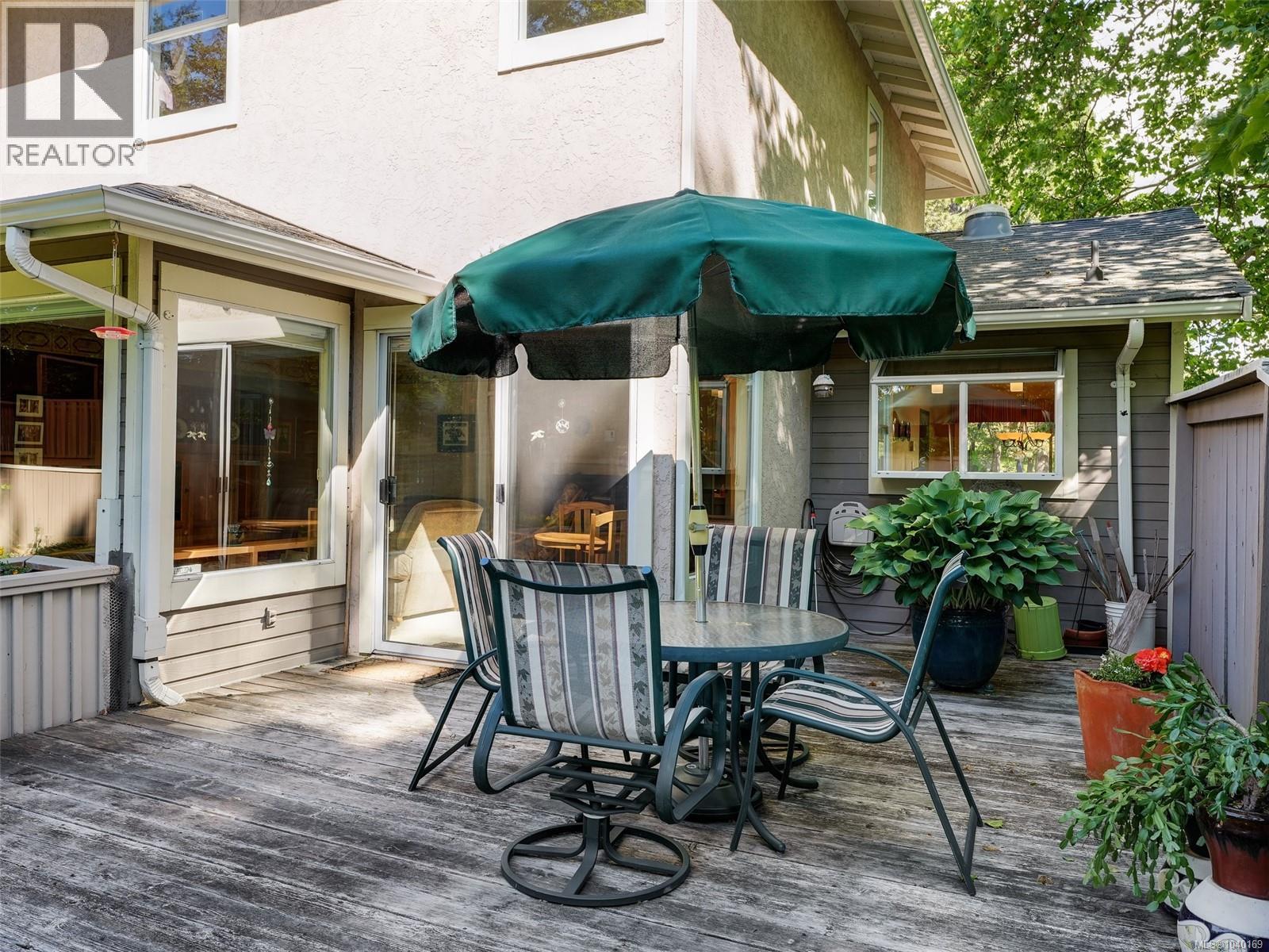 3 1309 McKenzie Avenue, Saanich