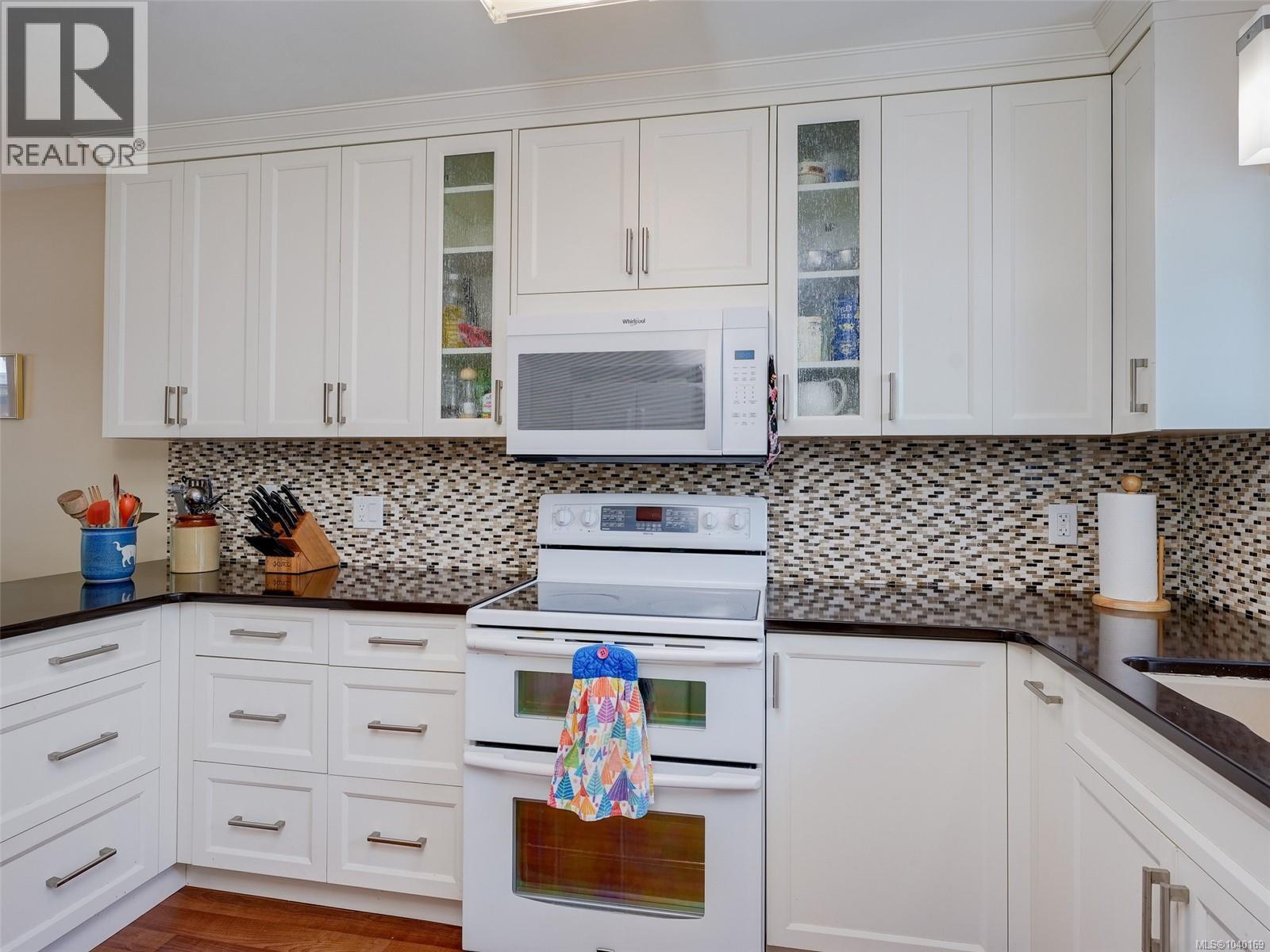 3 1309 McKenzie Avenue, Saanich
