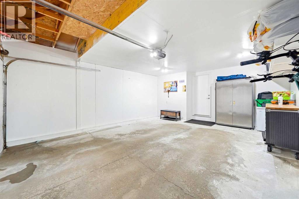 82 Springborough Point SW — photo 33