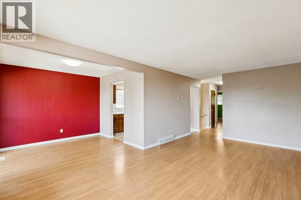 7833 Hunterquay Road NW — photo 6