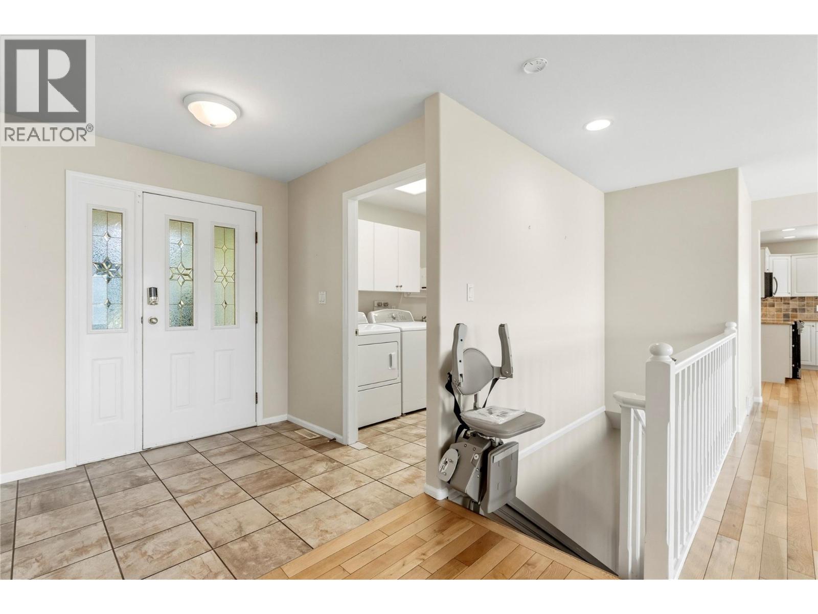 4551 13 Street NE - 8