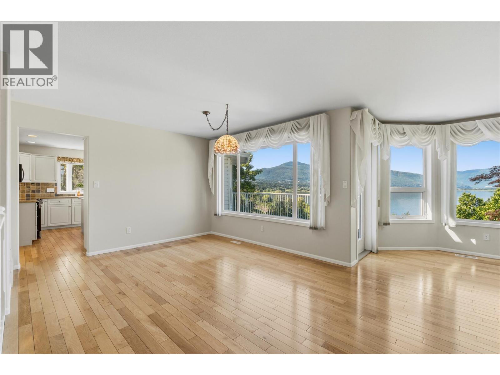 4551 13 Street NE - 13