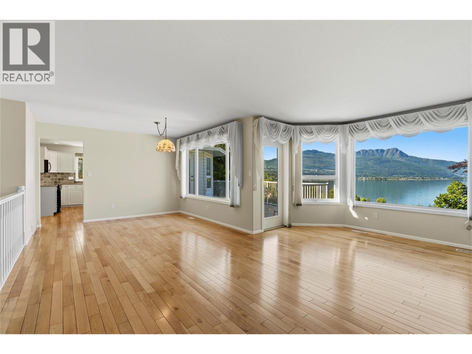 4551 13 Street NE - 10