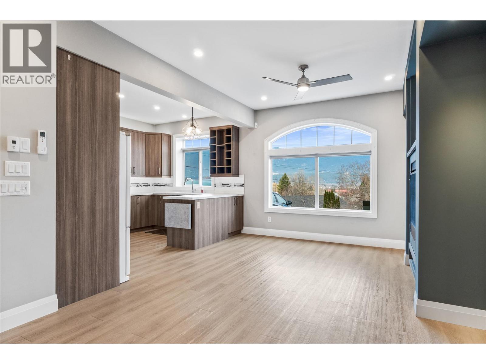 #37 1070 1 Street SE - 1