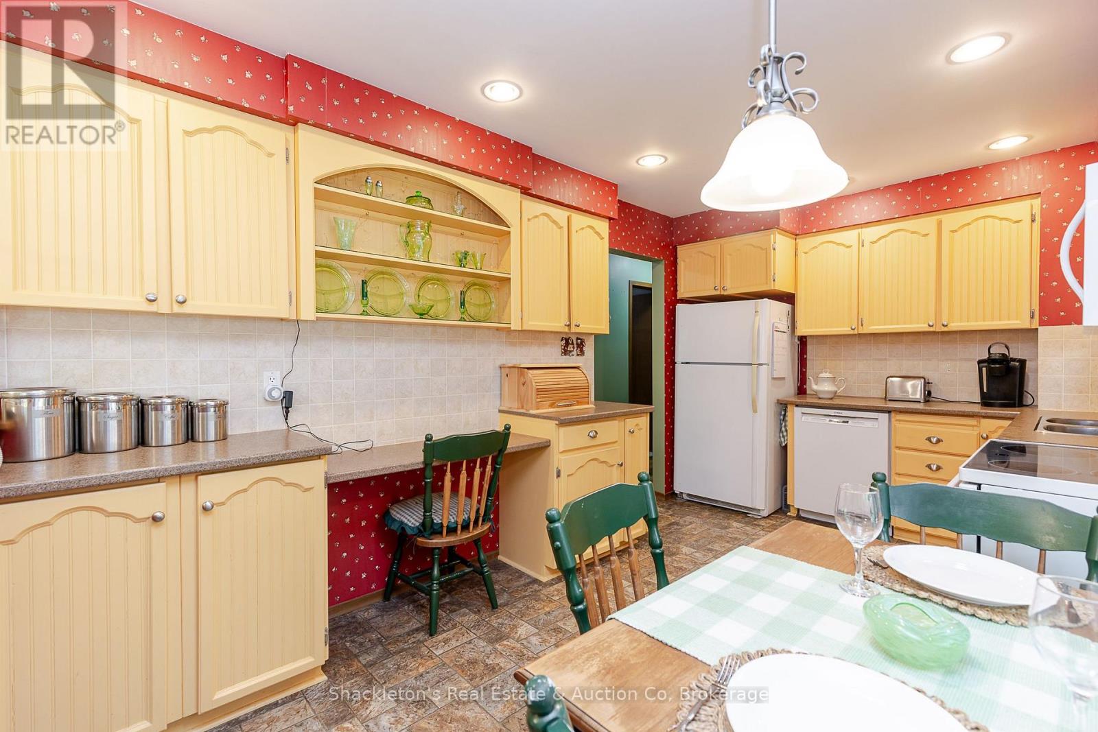 69 NETHERCOTT DRIVE - 13