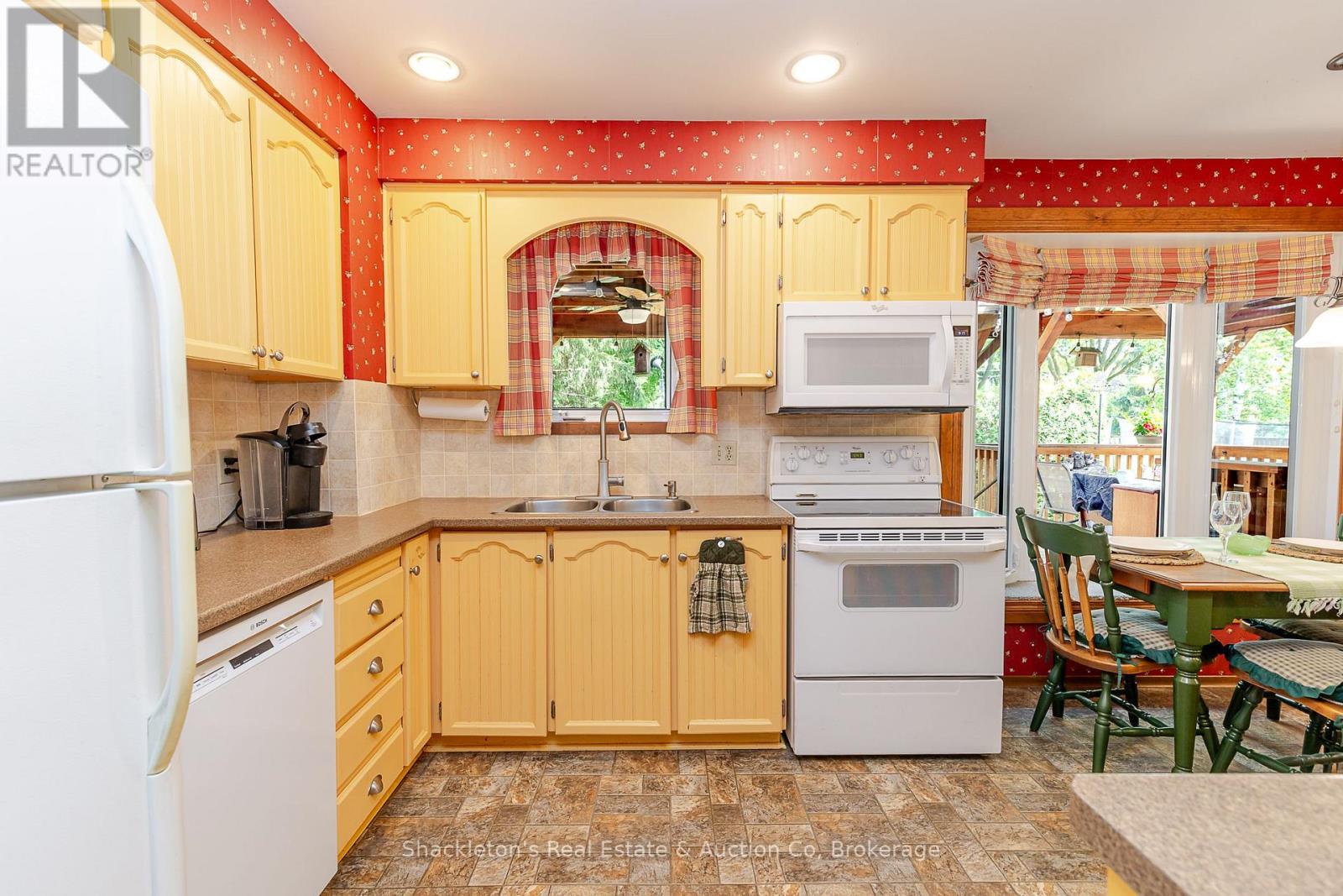 69 NETHERCOTT DRIVE - 14