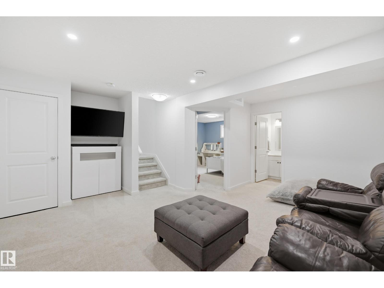 105 JAMES CR — photo 32