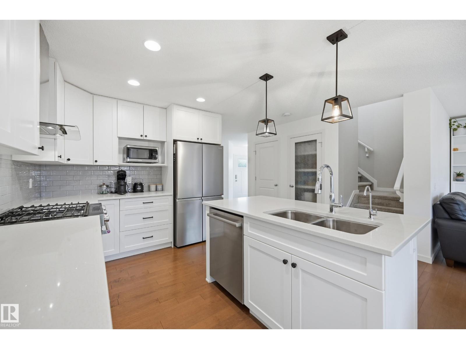 105 JAMES CR — photo 8