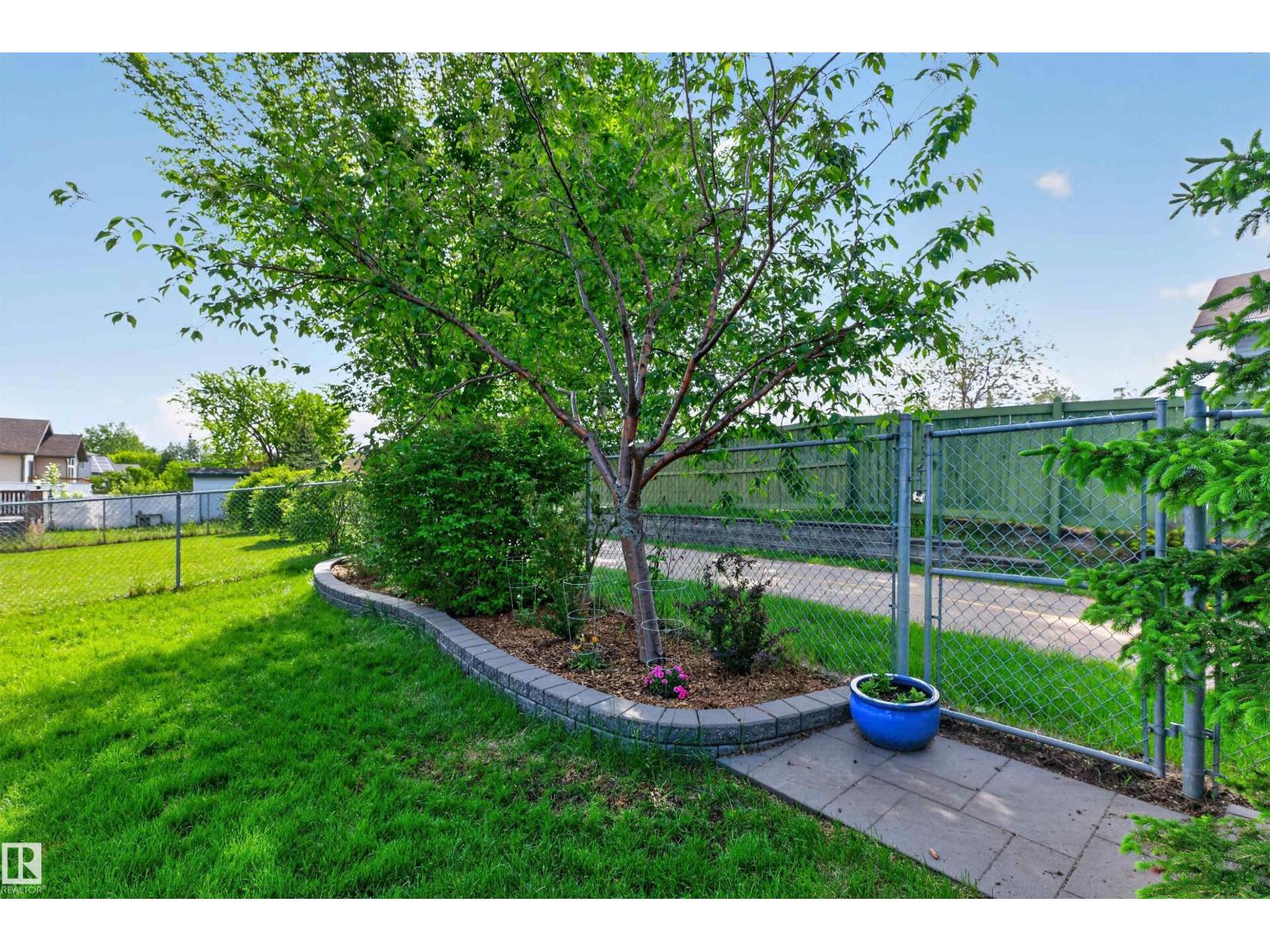 73 CAVAN CR — photo 38